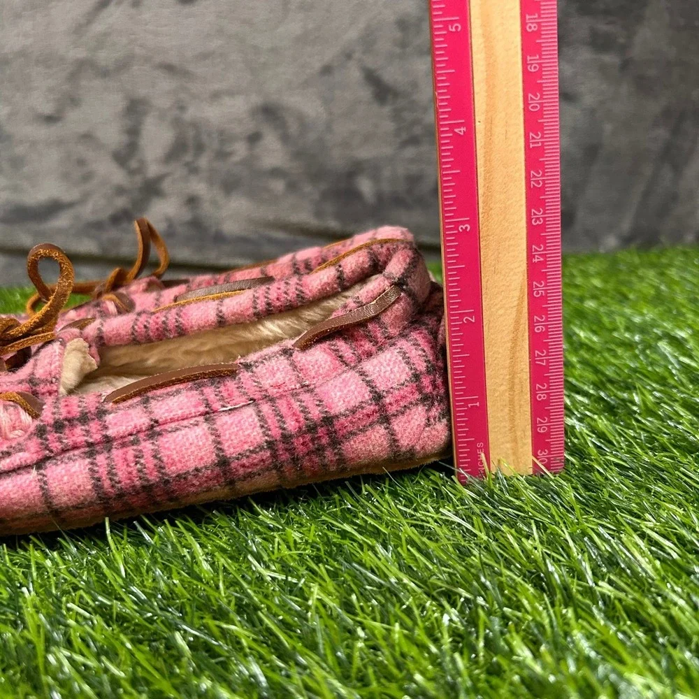 Minnetonka Cally Slipper Kids Size Twelve Pink Plaid Faux Fur Lined Moccasin